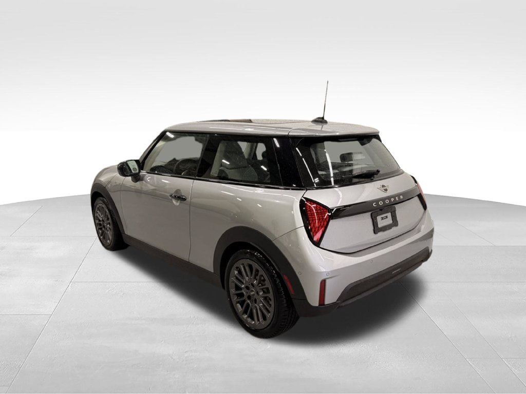 Used 2025 MINI Cooper 2-Door Hardtop FWD image 3