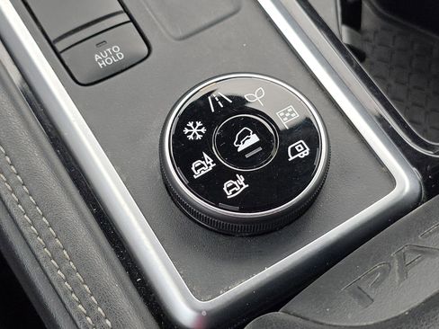 Used 2024 Nissan Pathfinder Platinum AWD/4WD image 13