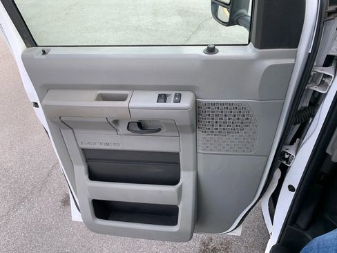 Used 2019 Ford E-450 and Econoline 450 Super Duty w/ Power Windows & Locks Group image 8