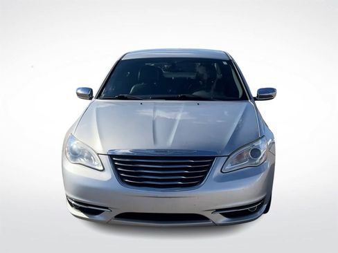 Used 2011 Chrysler 200 Limited image 3