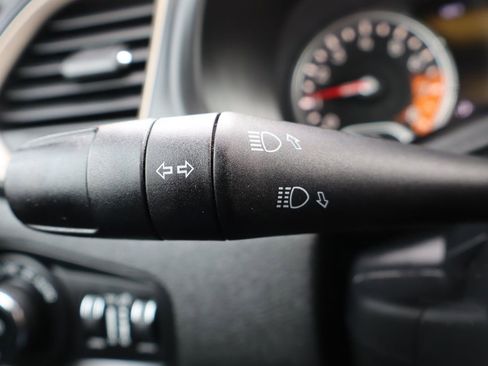 Used 2016 Jeep Renegade Limited image 31