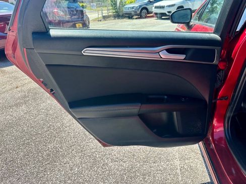 Used 2020 Ford Fusion SE FWD image 13