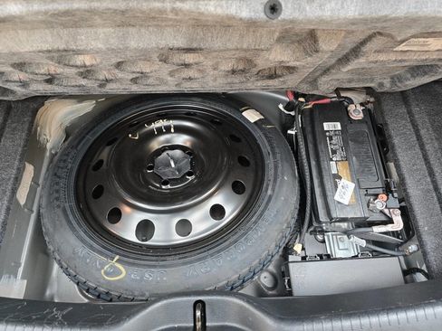 Used 2014 Chrysler 300 C image 9