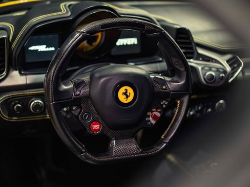 Used 2011 Ferrari 458 Italia Coupe RWD image 8