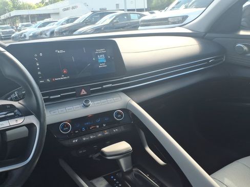 Certified 2023 Hyundai Elantra Limited FWD image 19