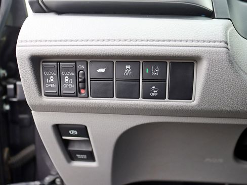 Used 2018 Honda Odyssey EX-L image 17