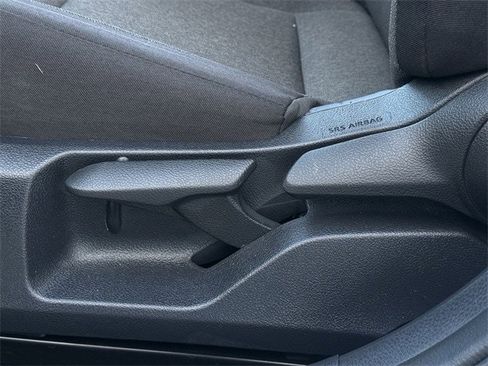 Used 2025 Toyota Camry SE image 28