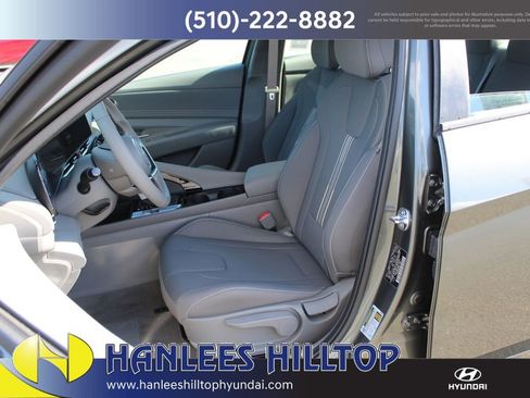 New 2025 Hyundai Elantra SEL image 12