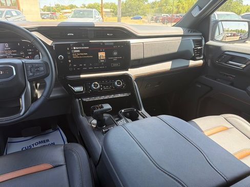 Used 2025 GMC Sierra 1500 AT4 w/ AT4 Premium Package AWD/4WD image 18