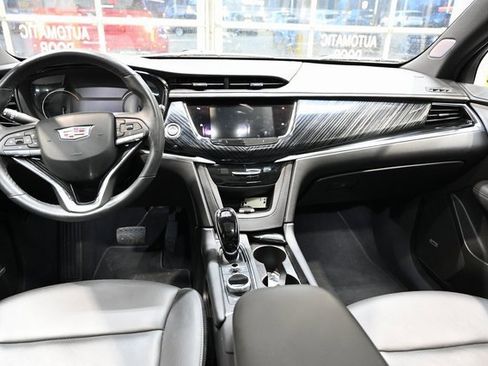 Used 2025 Cadillac XT6 Premium Luxury image 13