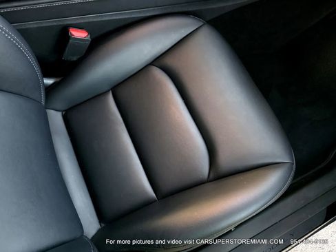 Used 2022 Tesla Model Y Long Range image 44