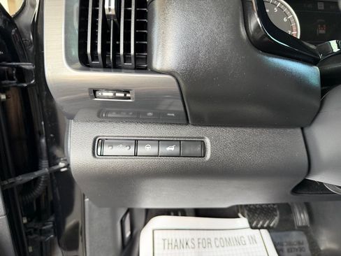 Used 2022 Nissan Pathfinder SL w/ SL Premium Package FWD image 16