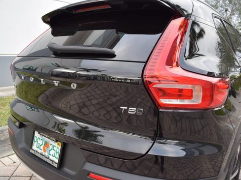 Used 2020 Volvo XC40 T5 Momentum w/ Protection Package Premier image 22