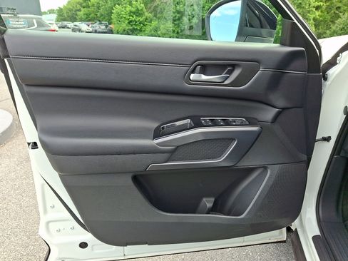 Certified 2023 Nissan Pathfinder SL w/ SL Premium Package AWD/4WD image 16