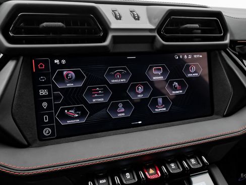Used 2025 Lamborghini Urus SE AWD/4WD image 80