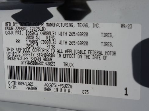 Used 2024 Toyota Tundra Platinum w/ TRD Off-Road Package AWD/4WD image 27