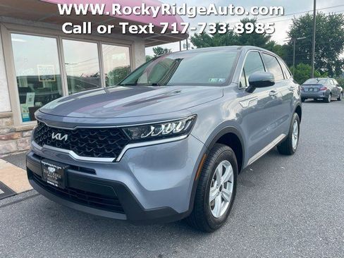 Used 2022 Kia Sorento LX image 3
