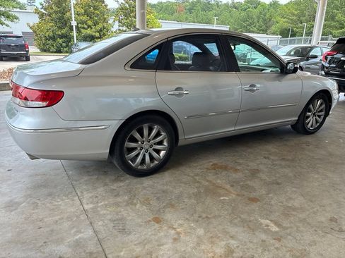 Used 2010 Hyundai Azera Limited w/ Navigation Pkg 3 FWD image 3