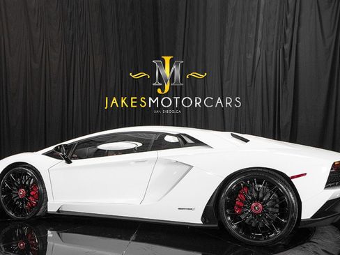 Used 2017 Lamborghini Aventador S image 10