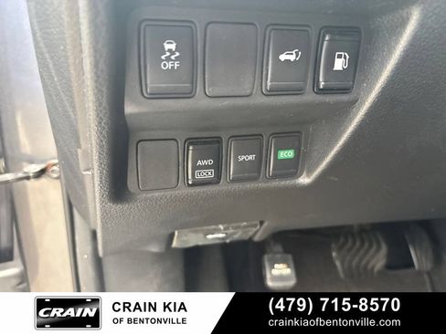 Used 2018 Nissan Rogue SV AWD/4WD image 16