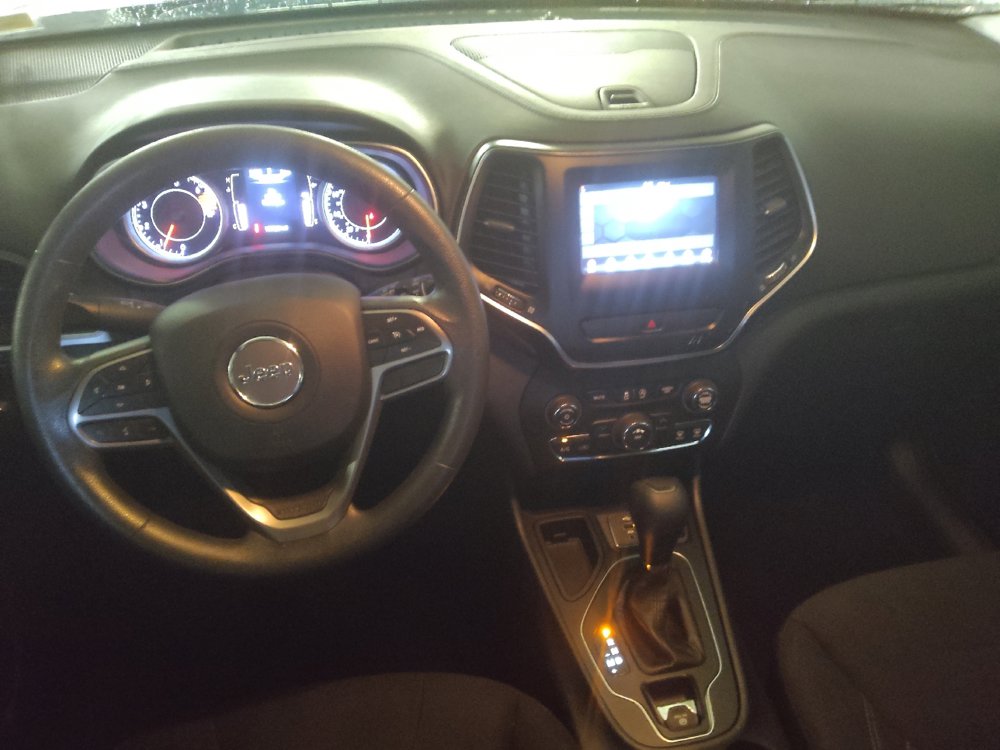 Used 2019 Jeep Cherokee Latitude w/ Popular Appearance Group FWD image 22