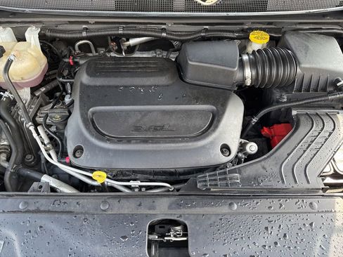Used 2023 Chrysler Pacifica Touring-L FWD image 46