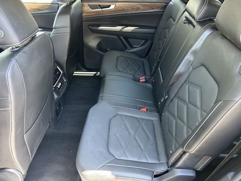 Certified 2025 Volkswagen Atlas SE FWD image 15