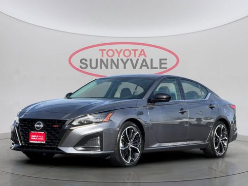 Used 2024 Nissan Altima 2.5 SR image 2