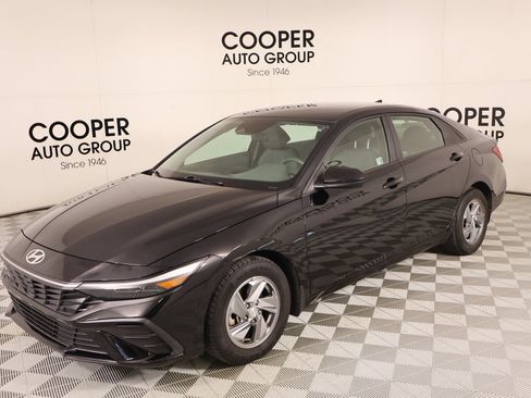 Used 2024 Hyundai Elantra SE FWD image 9
