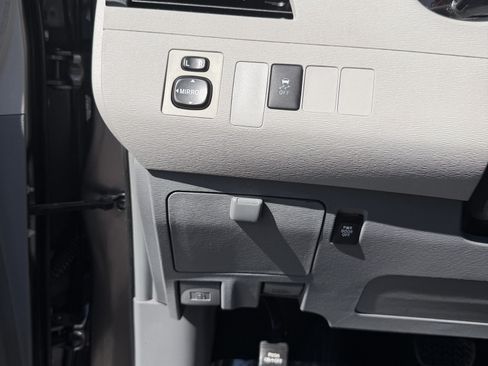 Used 2011 Toyota Sienna SE w/ Preferred Pkg FWD image 19