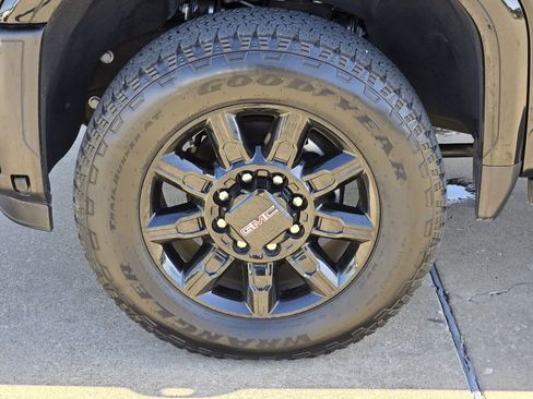 Used 2024 GMC Sierra 2500 AT4 w/ AT4 Premium Plus Package image 10