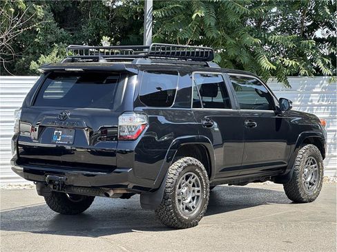 Used 2020 Toyota 4Runner Venture w/ Moonroof Package AWD/4WD image 10