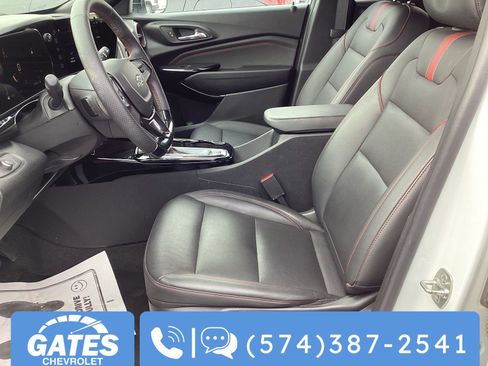 Used 2025 Chevrolet Trax RS w/ Sunroof Package image 15