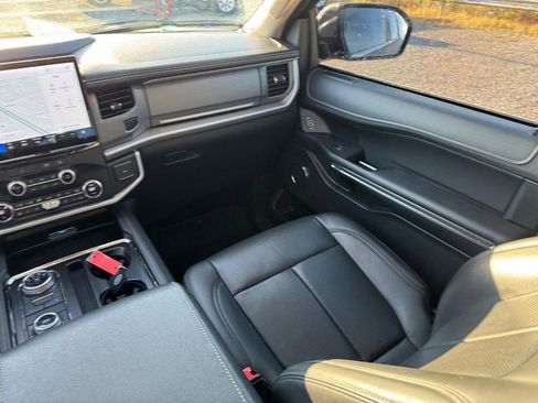 Used 2022 Ford Expedition Max XLT image 18