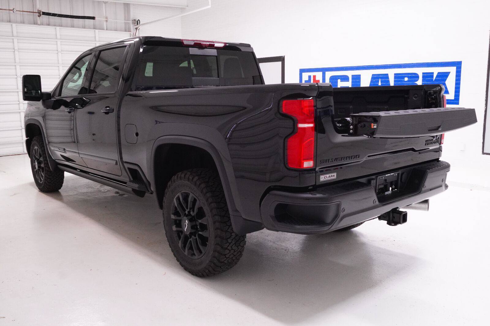 New 2026 Chevrolet Silverado 2500 High Country w/ High Country Premium Package AWD/4WD image 36