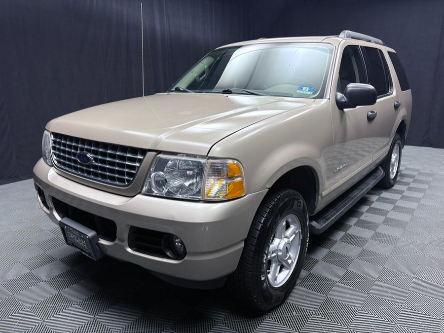 Used 2005 Ford Explorer 4WD XLT image 2
