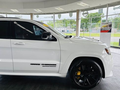 Used 2018 Jeep Grand Cherokee Trackhawk AWD/4WD image 3