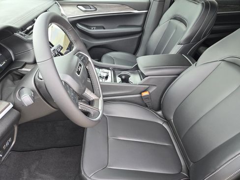 New 2025 Jeep Grand Cherokee L Limited w/ Black Appearance Package image 11