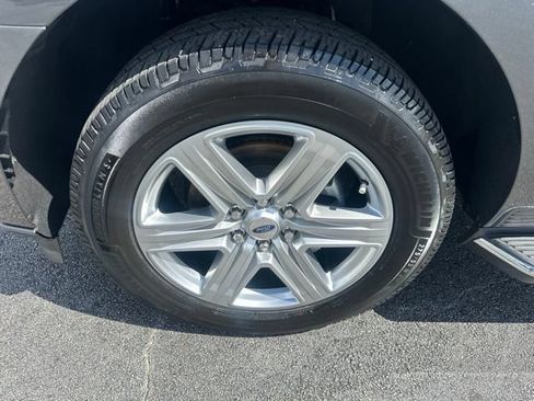 Used 2021 Ford Expedition XLT RWD image 7
