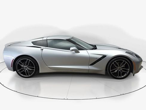 Used 2017 Chevrolet Corvette Stingray Coupe RWD image 5