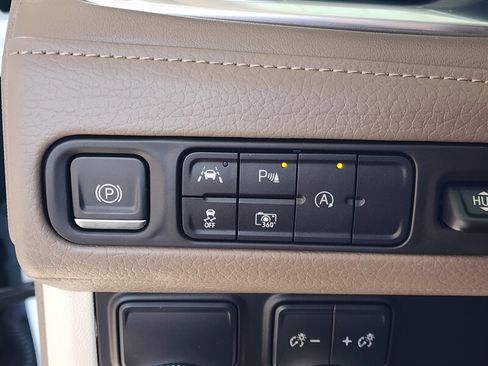 Used 2023 GMC Yukon Denali w/ LPO, Floor Liner Package RWD image 33