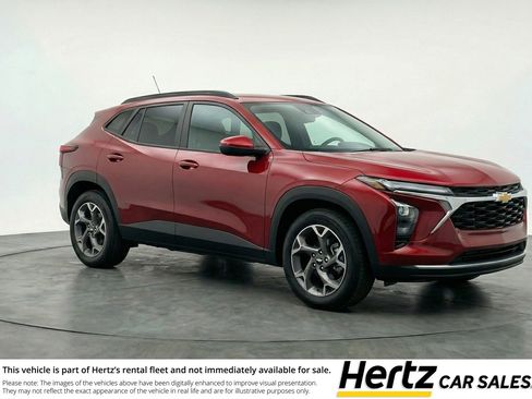 Used 2025 Chevrolet Trax LT image 1