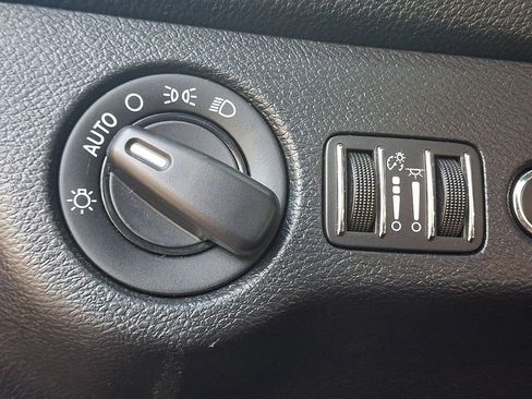 Used 2018 Dodge Challenger SRT Hellcat RWD image 25