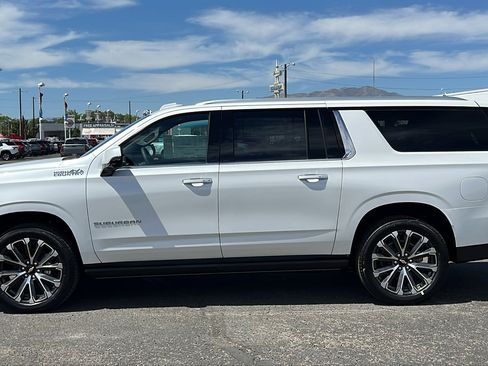 New 2025 Chevrolet Suburban High Country image 8