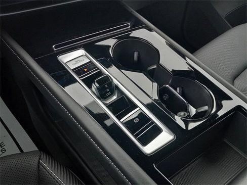 Used 2025 Volkswagen Atlas Cross Sport SE image 23