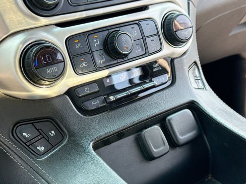 Used 2018 GMC Yukon XL SLT AWD/4WD image 11