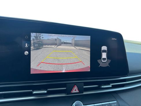 Used 2022 Hyundai Elantra Limited FWD image 13