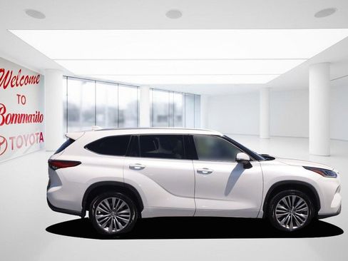 Used 2021 Toyota Highlander Platinum AWD/4WD image 5