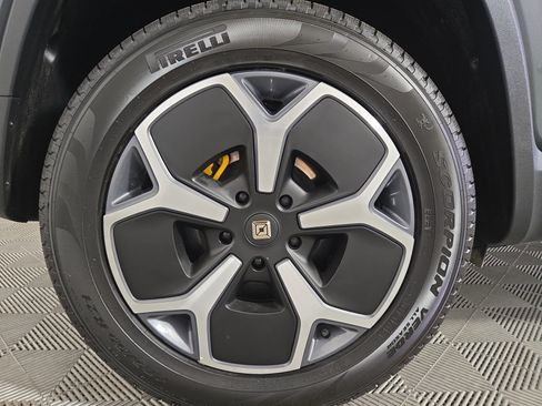Used 2024 Rivian R1S Adventure AWD/4WD image 12