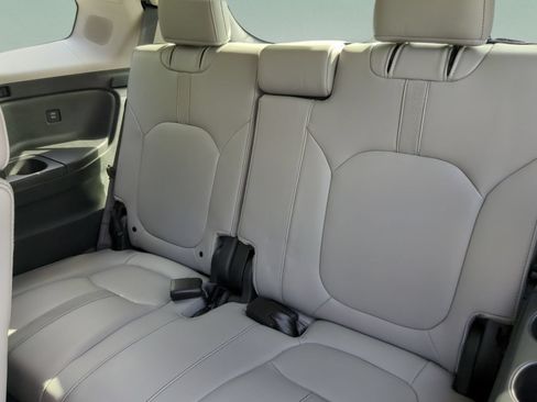Used 2024 Honda Pilot Touring image 19